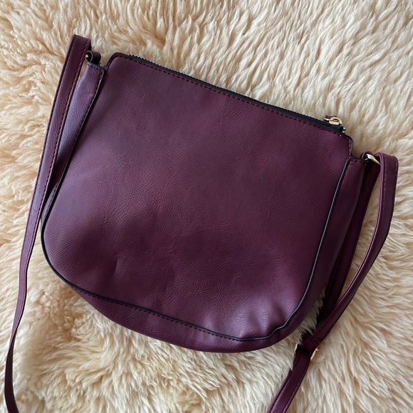 Ardene Faux Leather Maroon Adjustable Strap Shoulder Bag Tassel Tabs - Picture 13 of 15